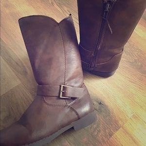 Girl’s boots